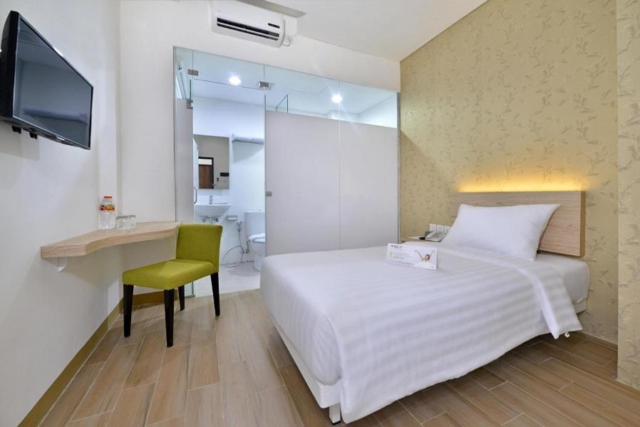 Whiz Hotel Falatehan Джакарта Екстериор снимка