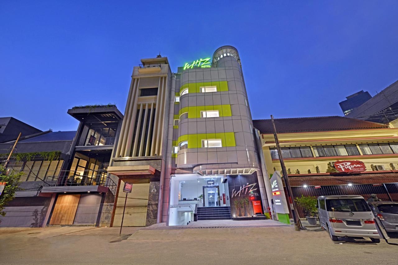 Whiz Hotel Falatehan Джакарта Екстериор снимка