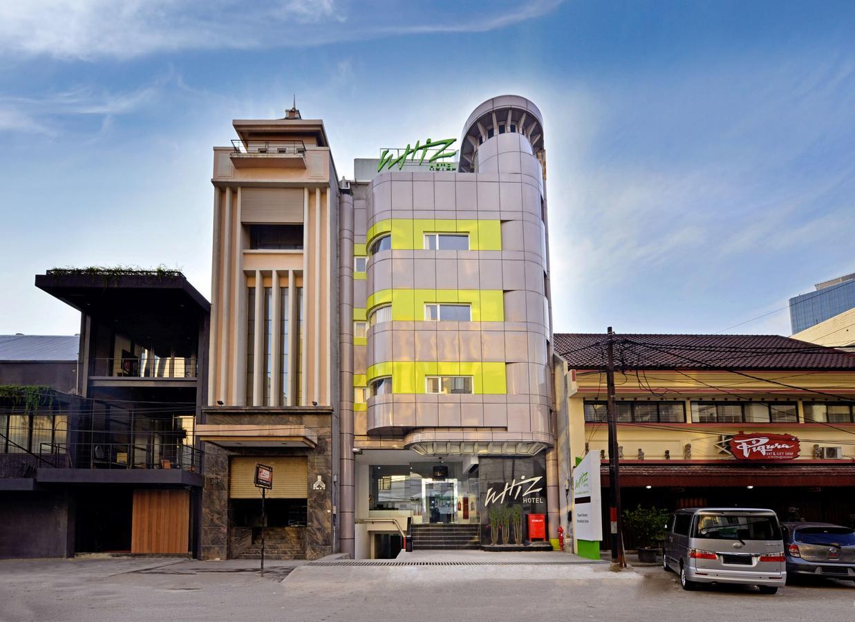 Whiz Hotel Falatehan Джакарта Екстериор снимка