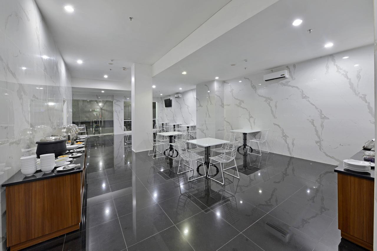 Whiz Hotel Falatehan Джакарта Екстериор снимка